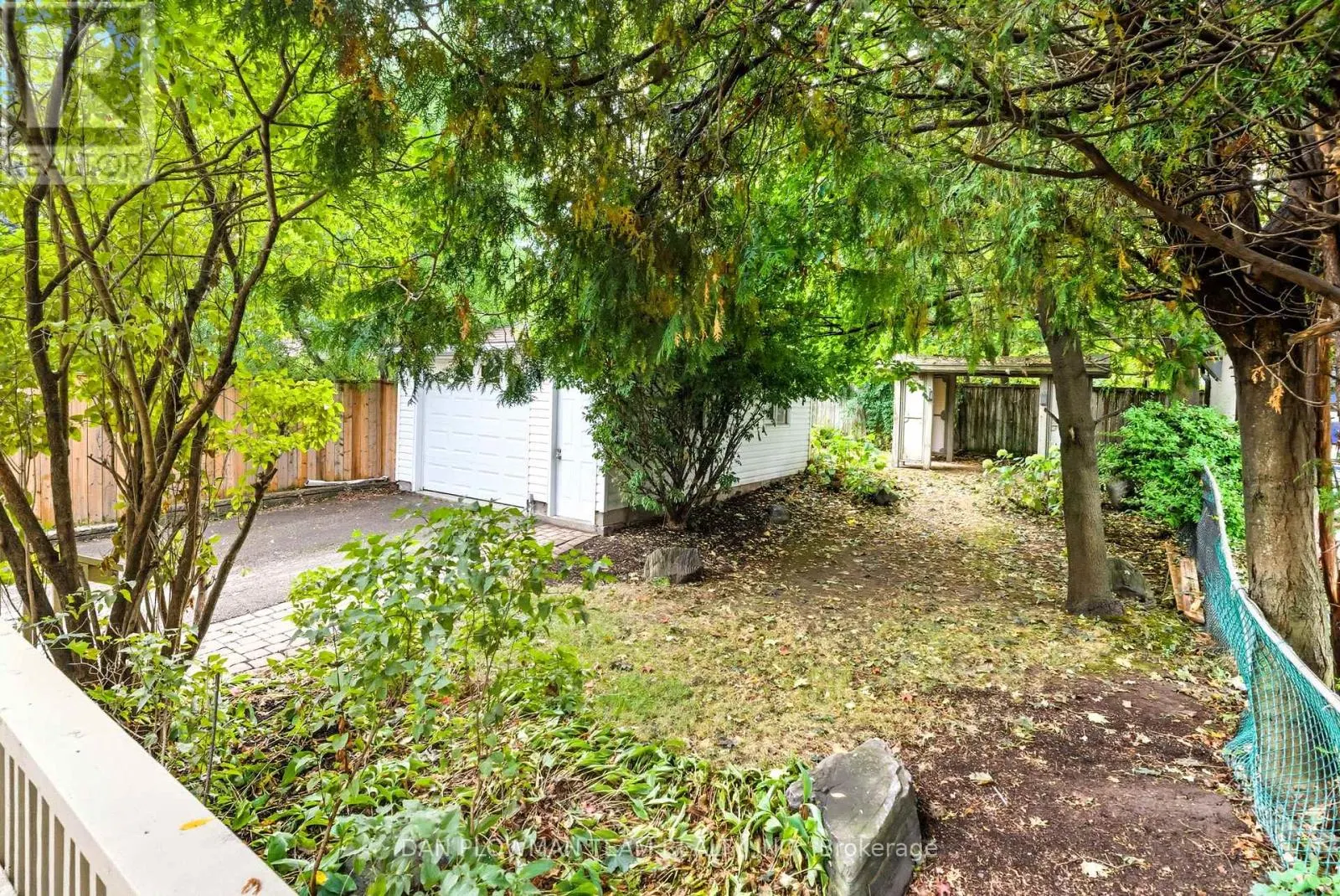 156 ROXBOROUGH AVENUE