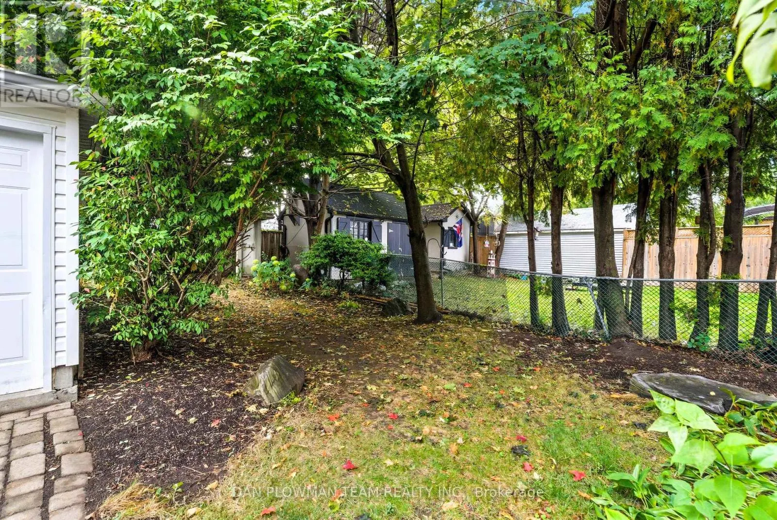 156 ROXBOROUGH AVENUE