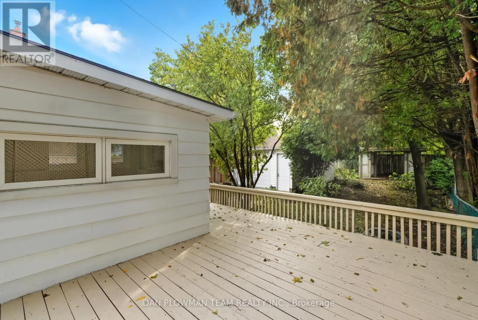 156 ROXBOROUGH AVENUE