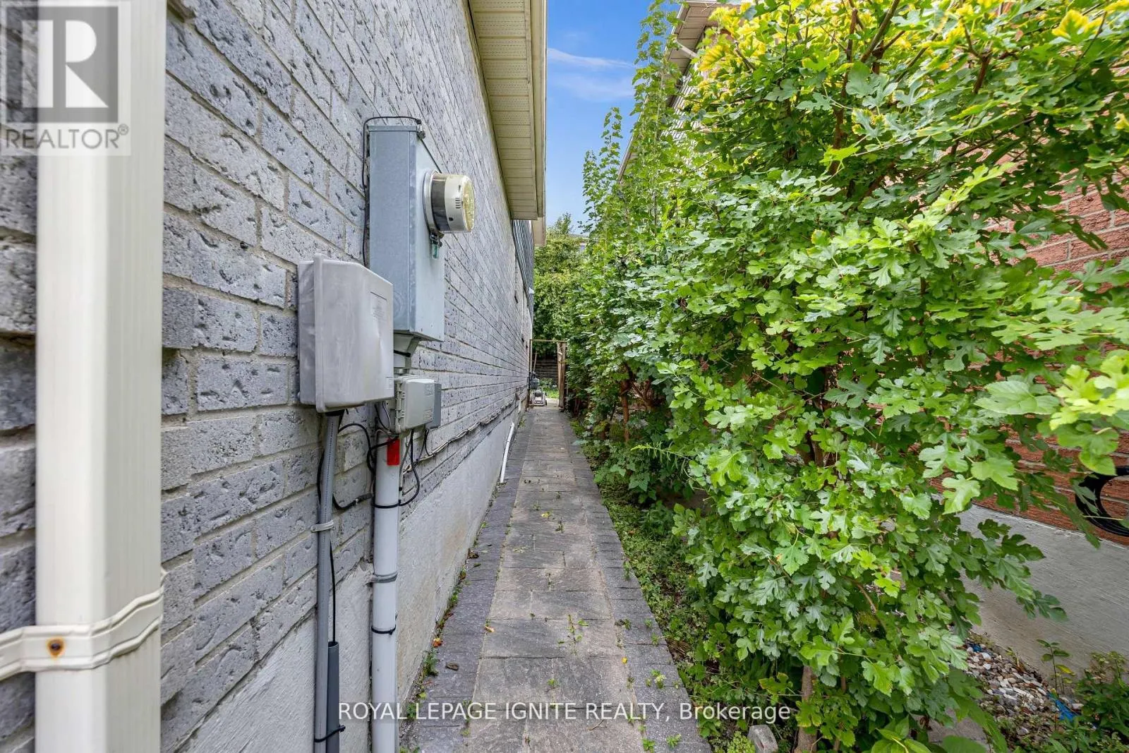 2156 DUBERRY DRIVE