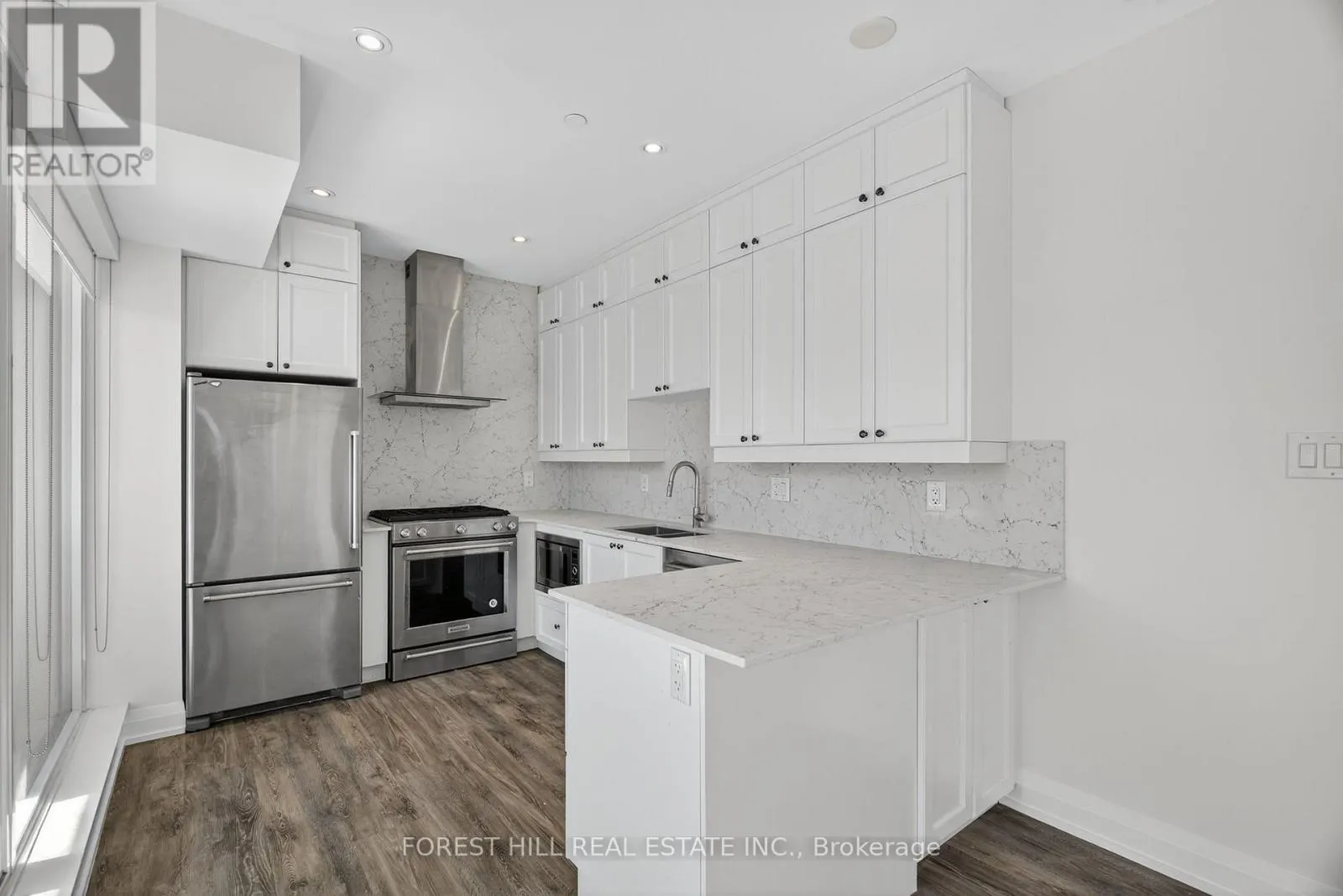 402 - 200 WOODBINE AVENUE