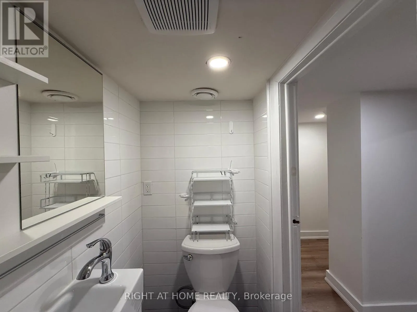 LOWER - 22 GLENSIDE AVENUE