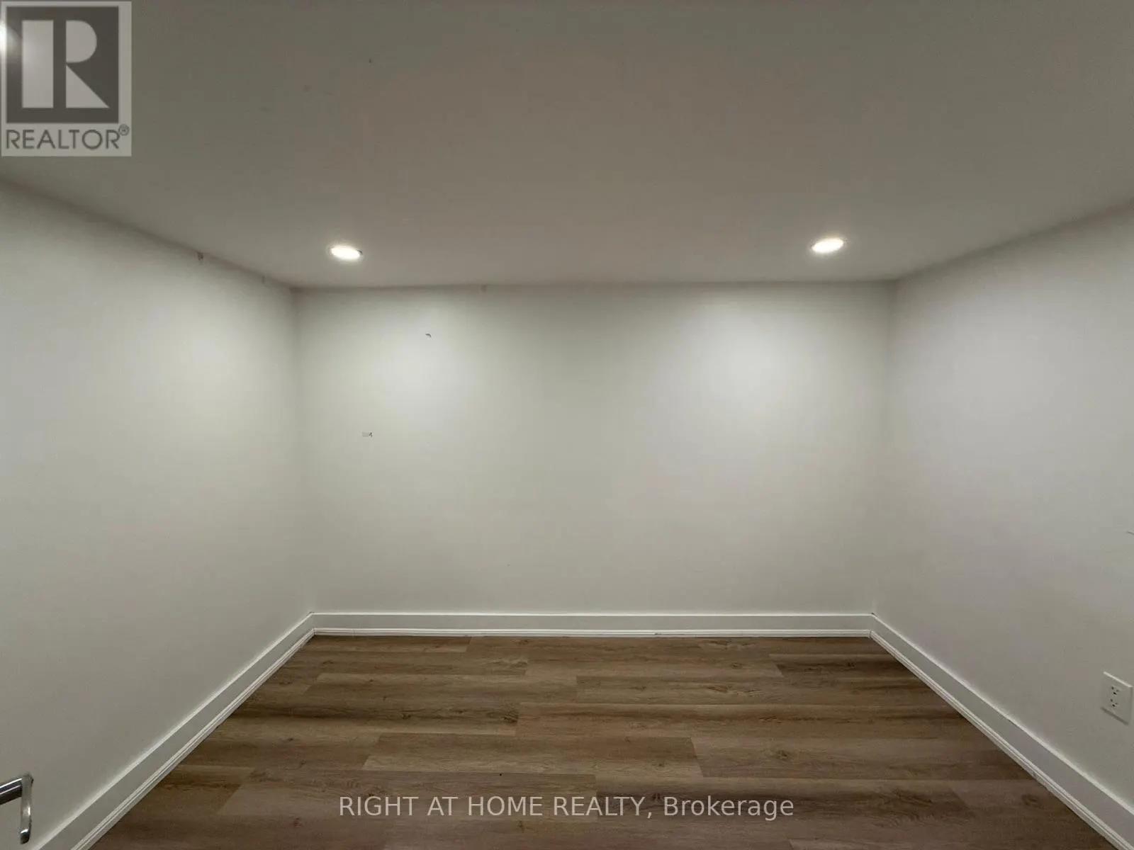 LOWER - 22 GLENSIDE AVENUE
