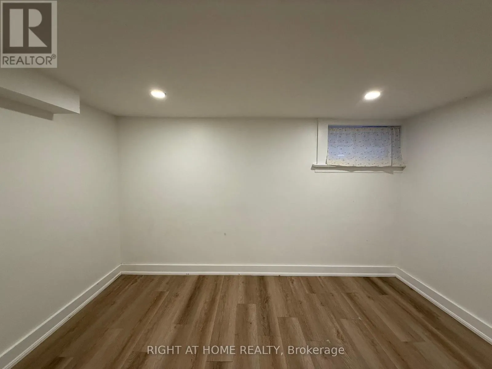 LOWER - 22 GLENSIDE AVENUE