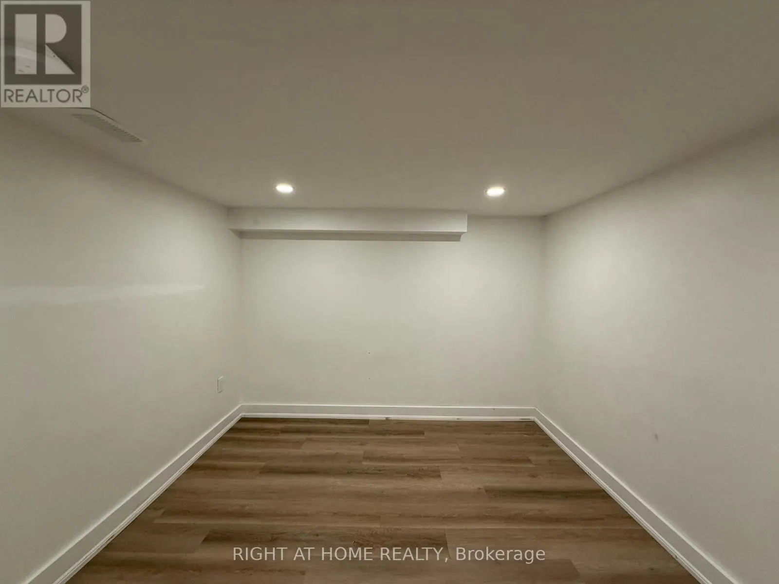 LOWER - 22 GLENSIDE AVENUE
