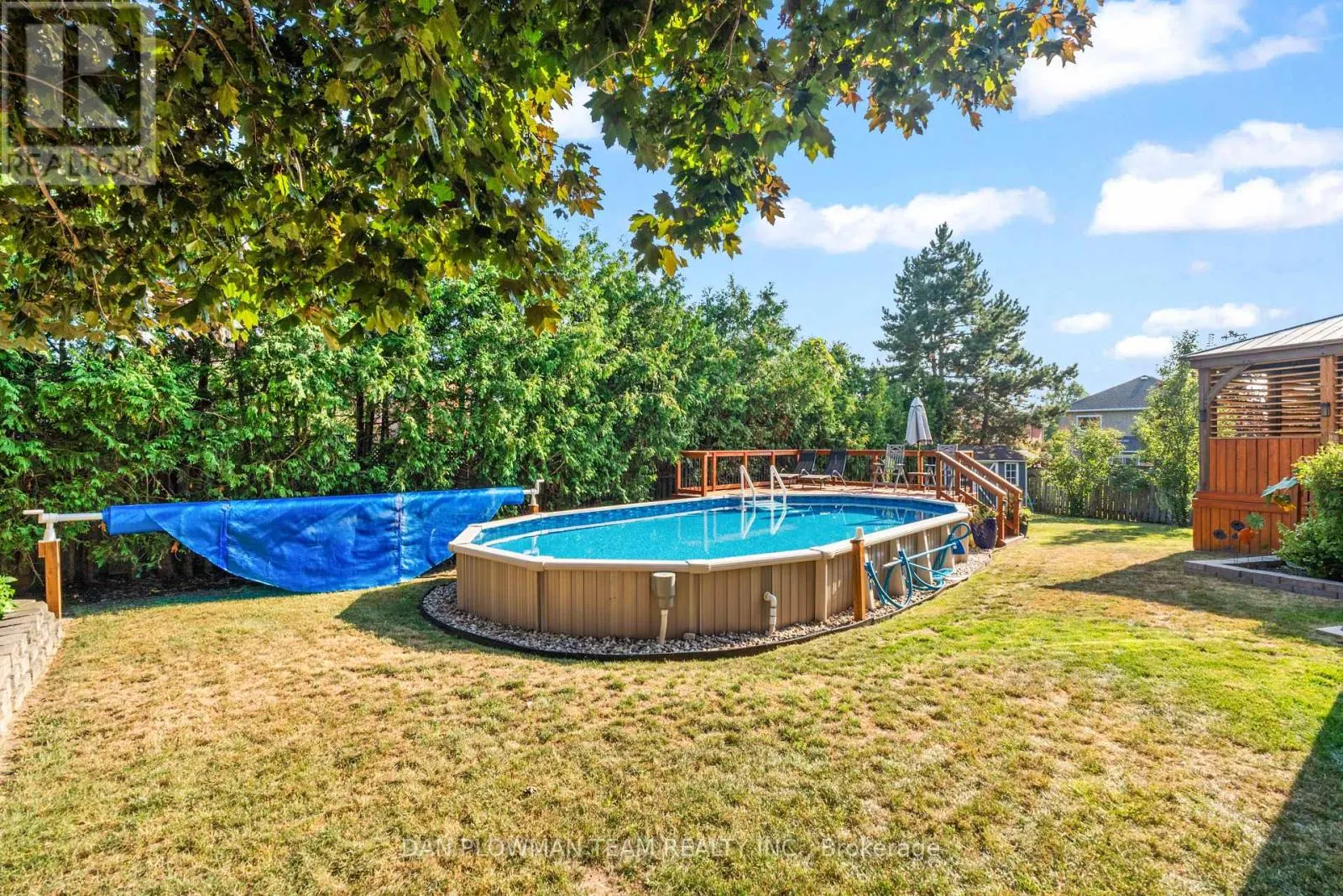 18 HEADLANDS CRESCENT