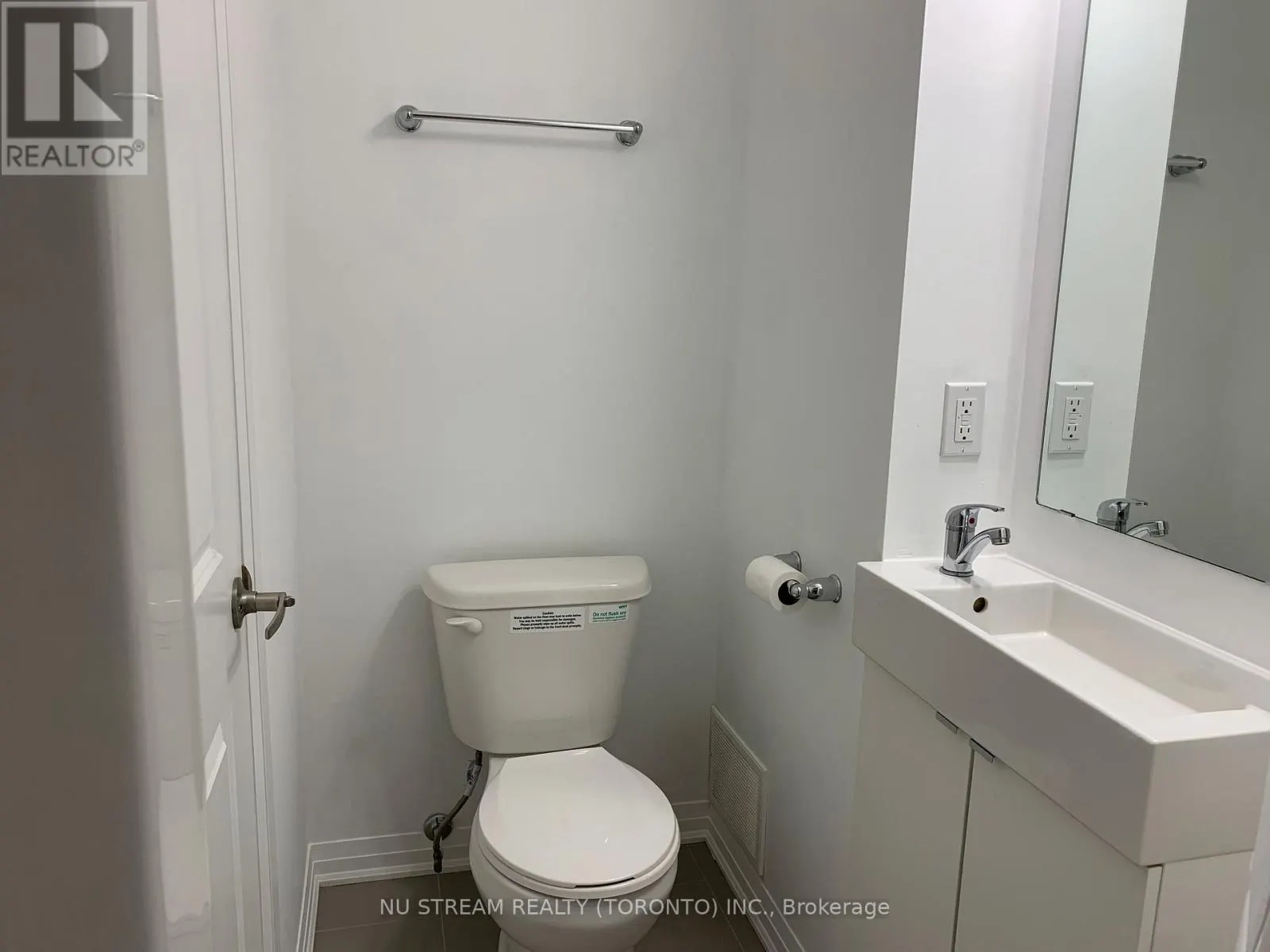 424 - 1900 SIMCOE STREET N