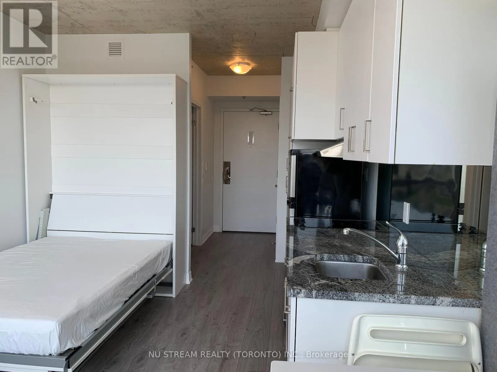 424 - 1900 SIMCOE STREET N