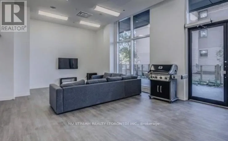 424 - 1900 SIMCOE STREET N