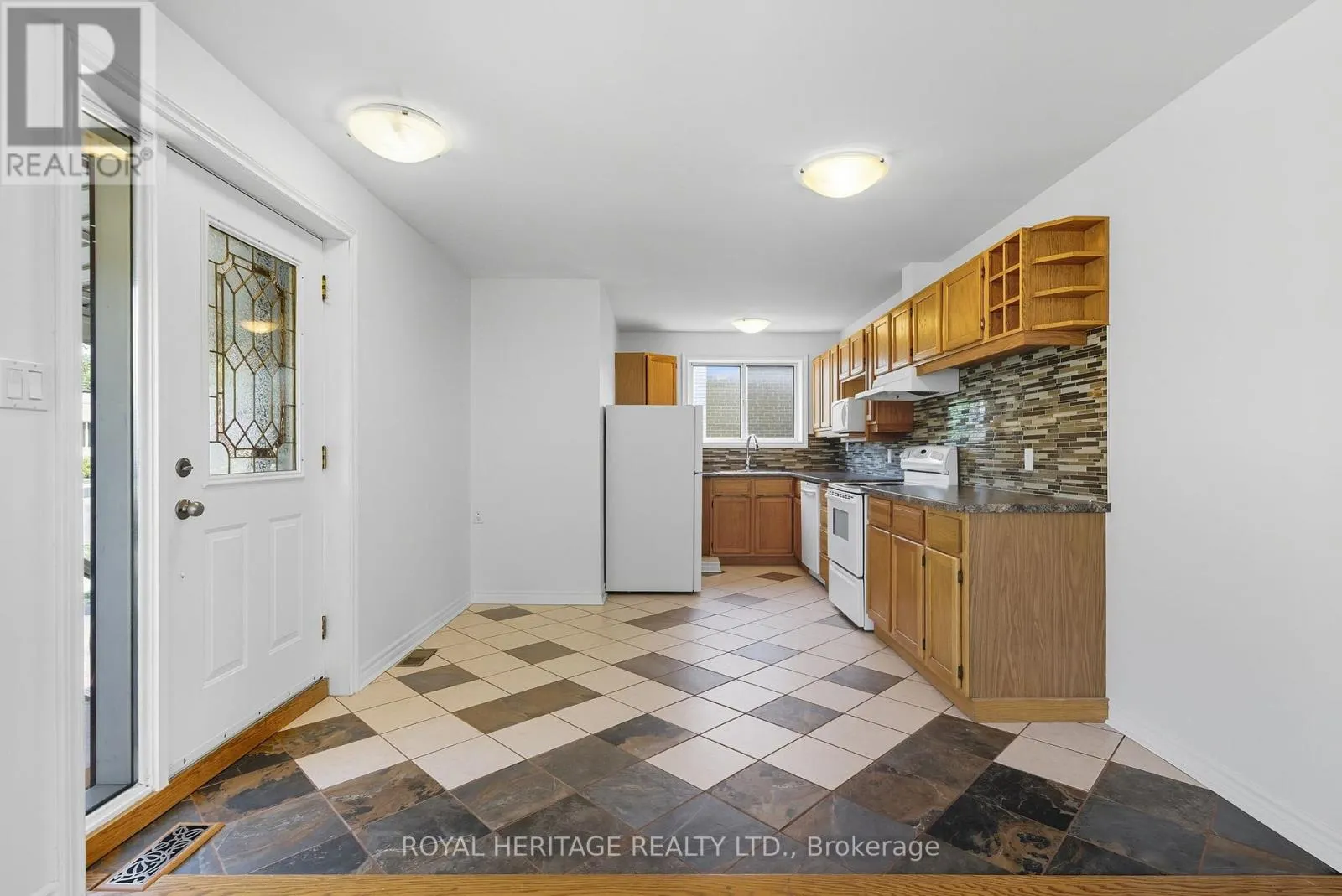 MAIN - 713 BURNS STREET W