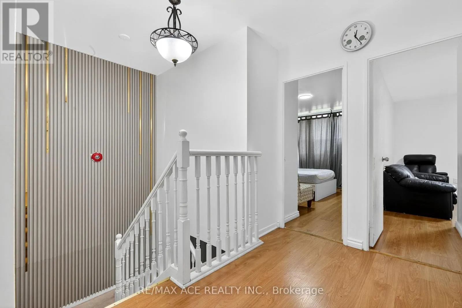 303 - 10 CRESCENT TOWN ROAD