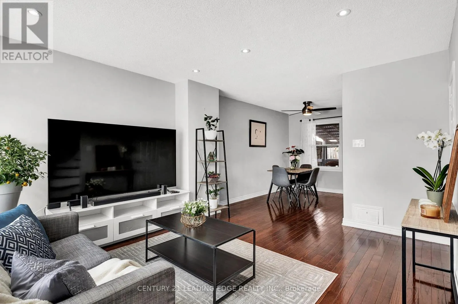 42 - 740 KENNEDY ROAD