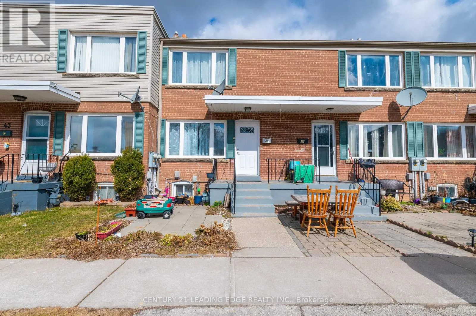 42 - 740 KENNEDY ROAD