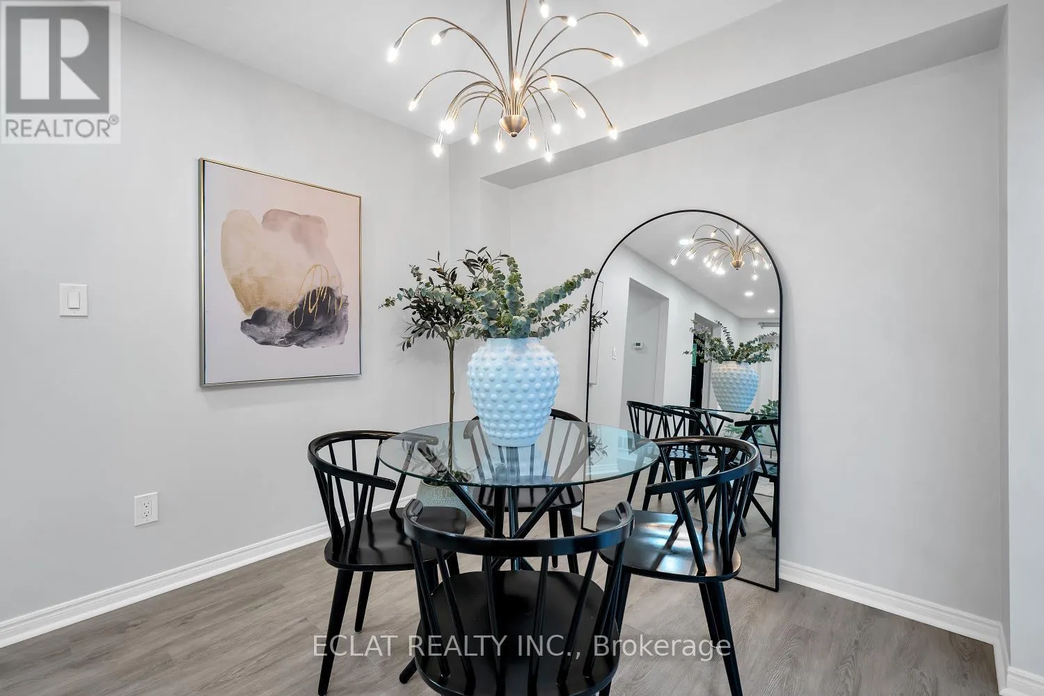 11 STRATHALLAN DRIVE S