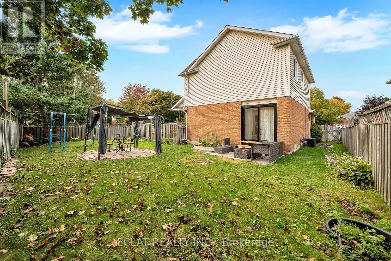 11 STRATHALLAN DRIVE S