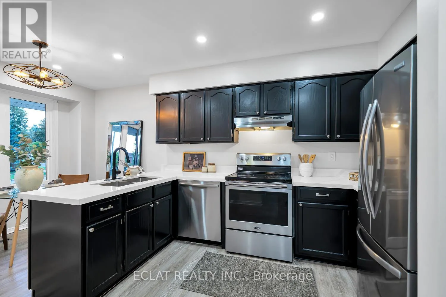 11 STRATHALLAN DRIVE S