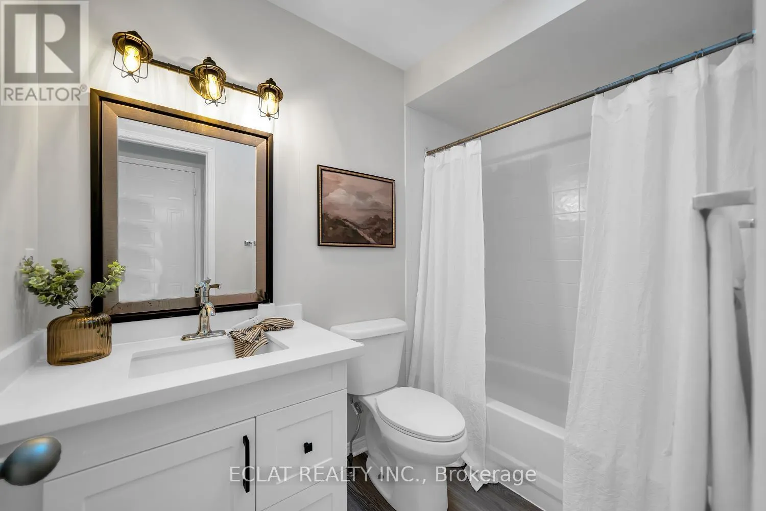 11 STRATHALLAN DRIVE S