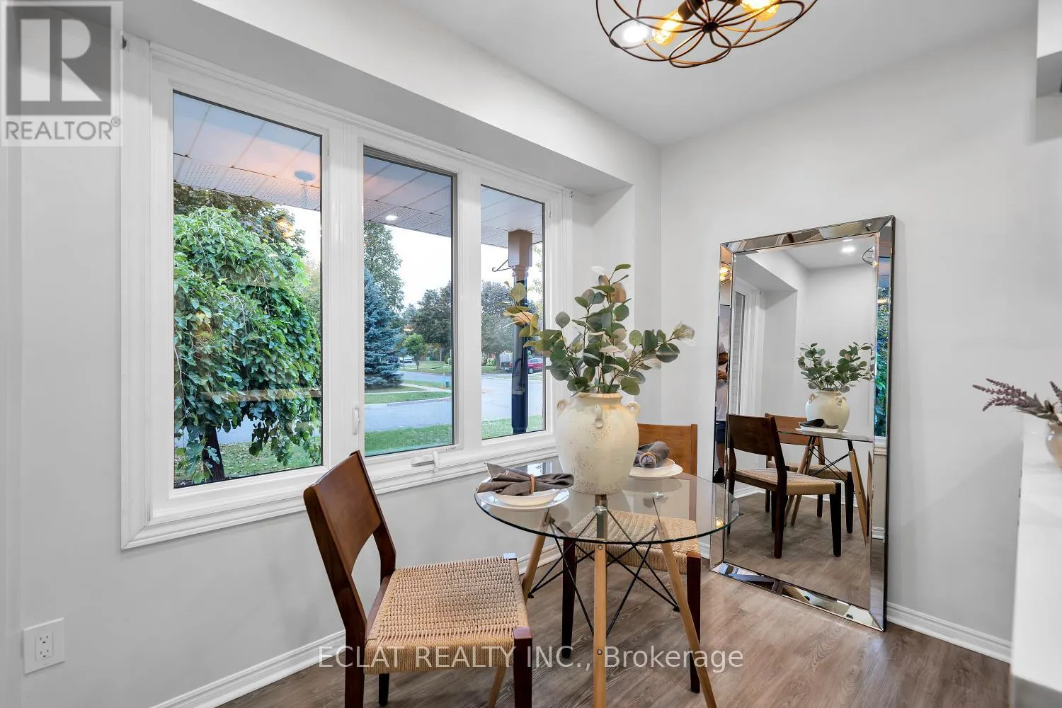 11 STRATHALLAN DRIVE S