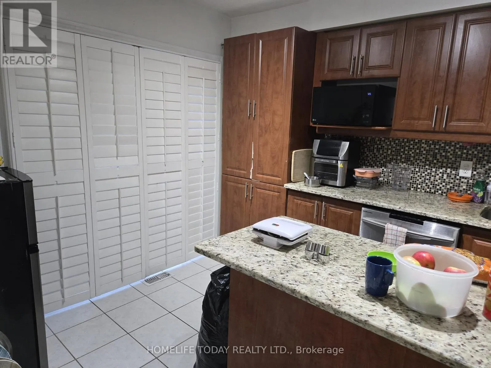 (MAIN) - 27 TRUMPETER STREET