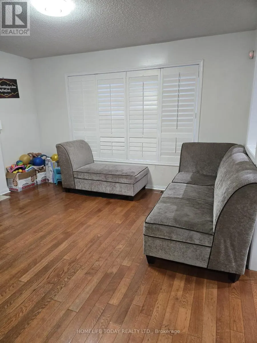 (MAIN) - 27 TRUMPETER STREET
