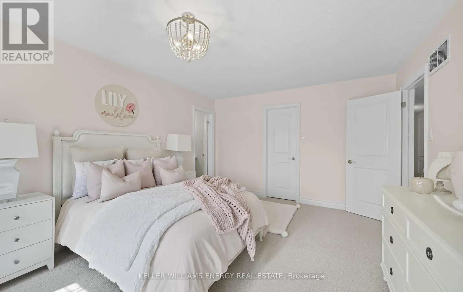 28 COACH CRESCENT