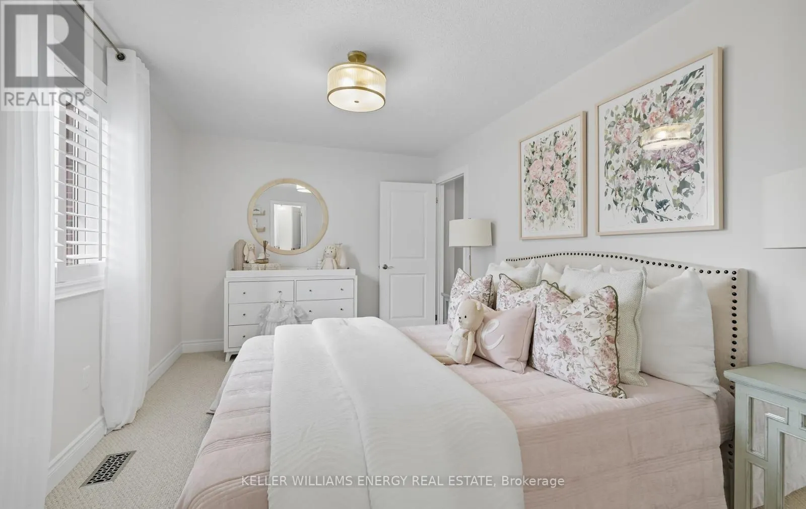 28 COACH CRESCENT