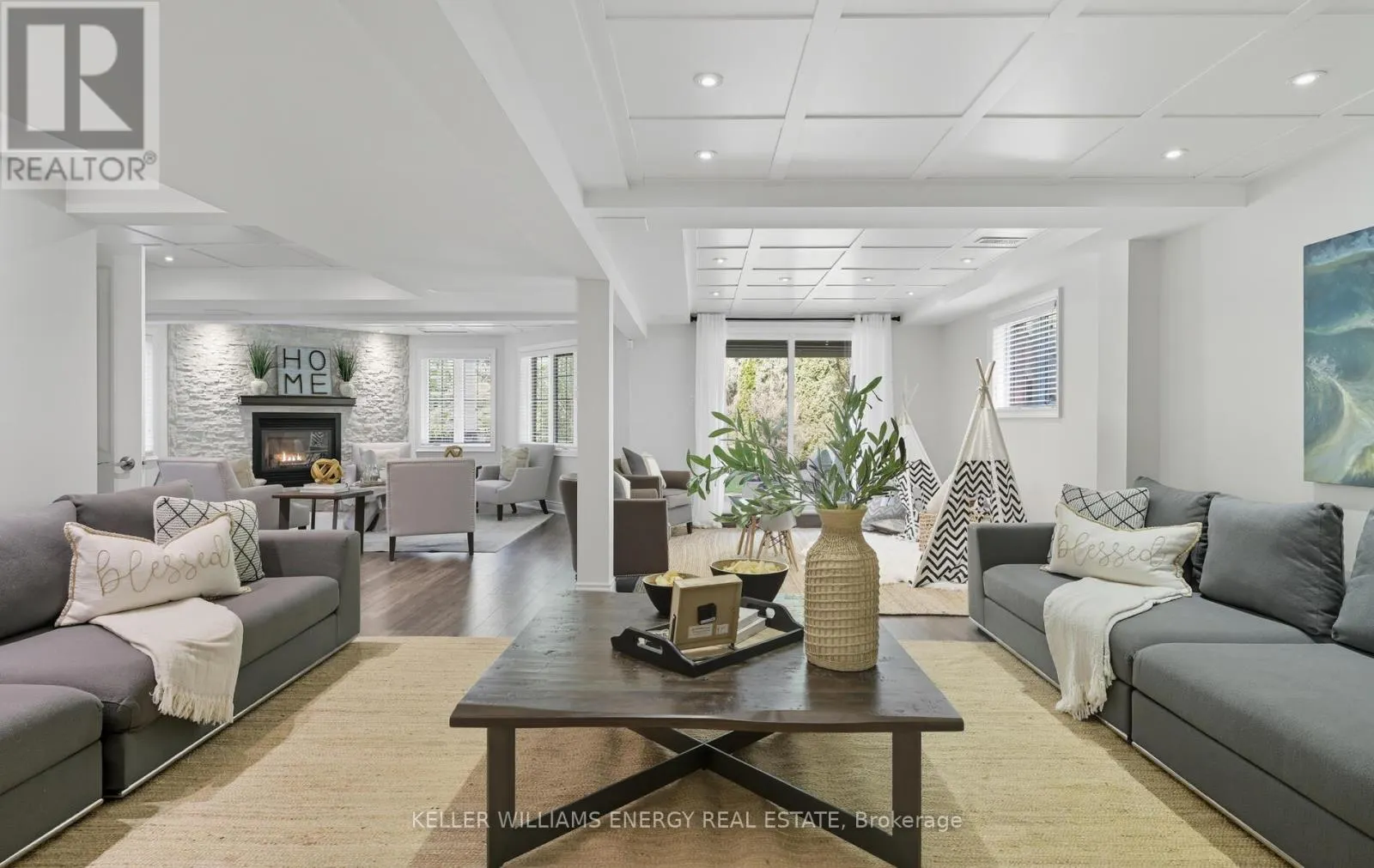 28 COACH CRESCENT