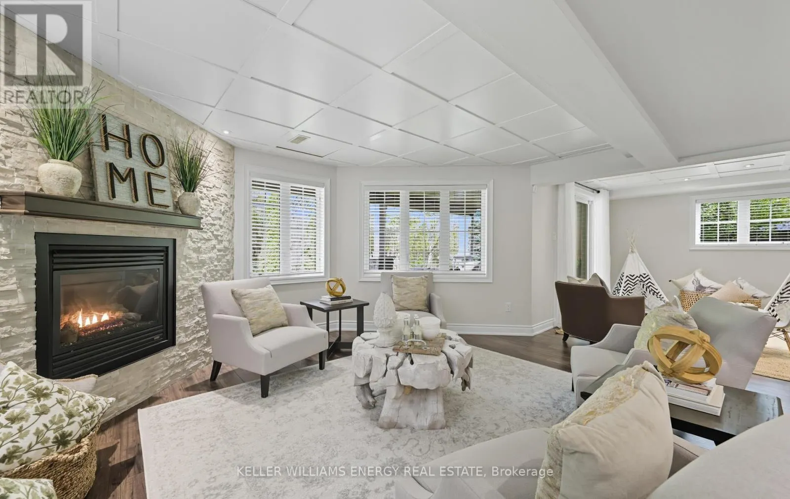 28 COACH CRESCENT