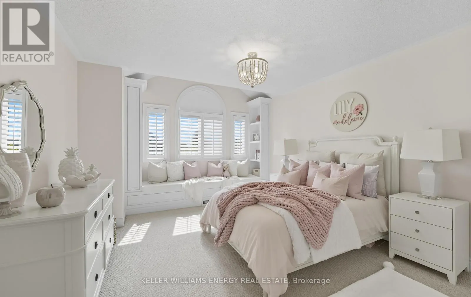 28 COACH CRESCENT