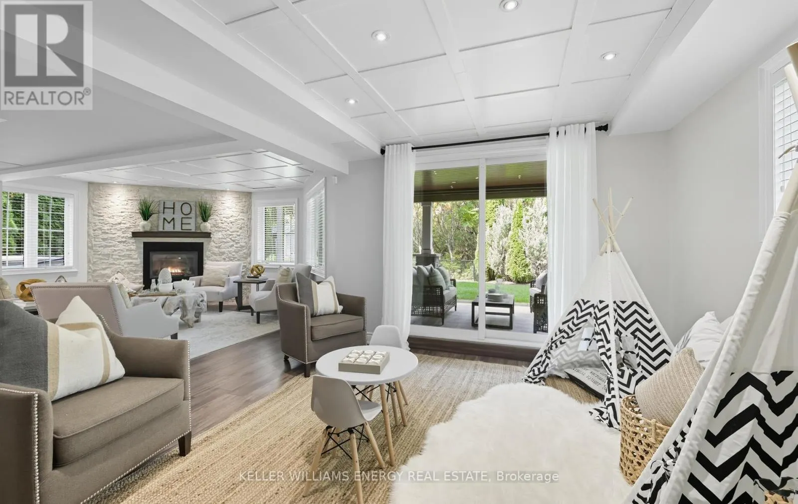 28 COACH CRESCENT