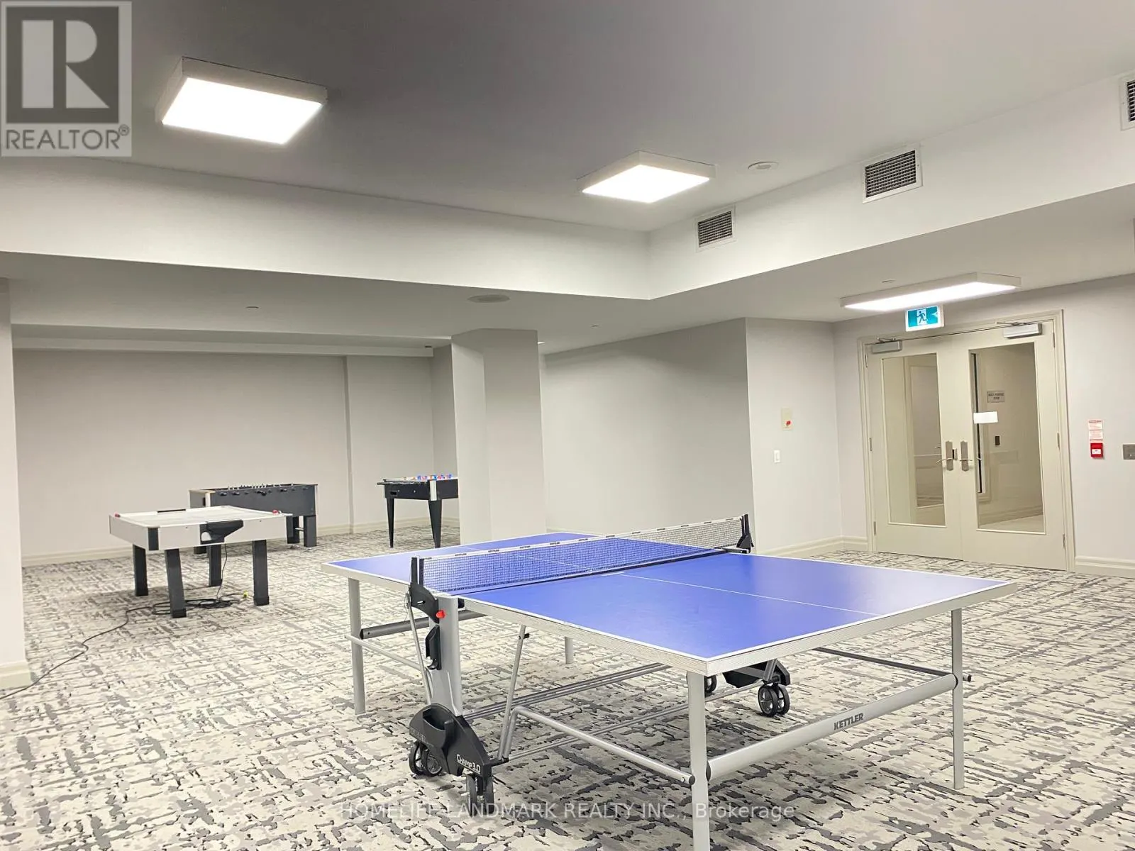 2212 - 61 TOWN CENTRE COURT