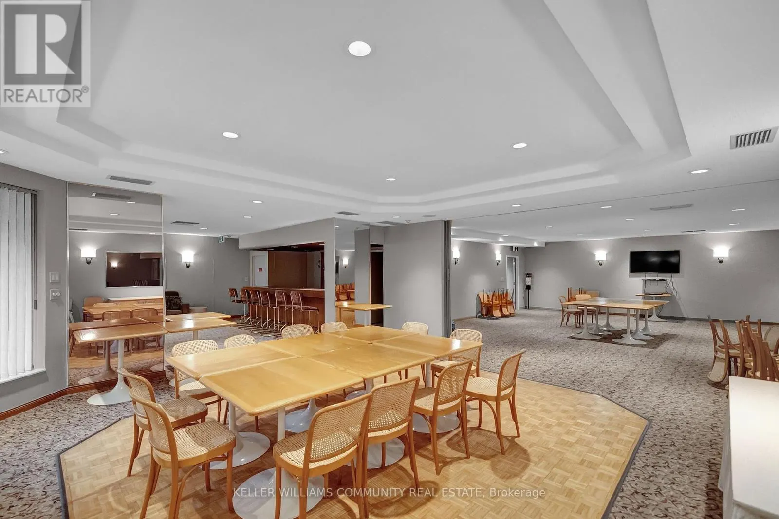 405 - 900 WILSON ROAD N, #405