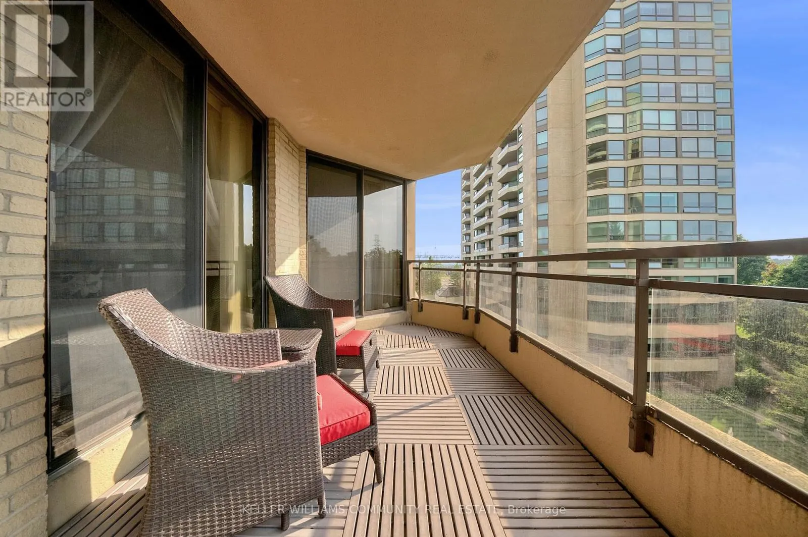 405 - 900 WILSON ROAD N, #405