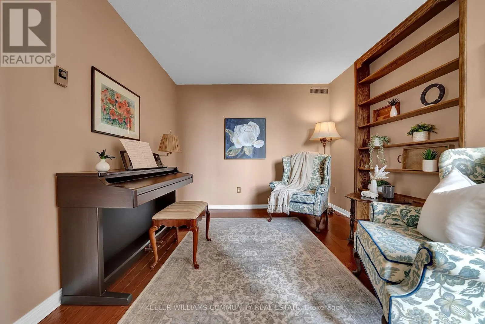 405 - 900 WILSON ROAD N, #405