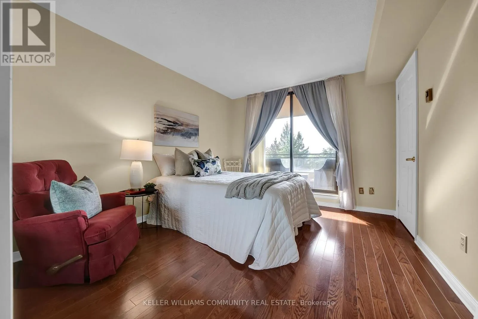 405 - 900 WILSON ROAD N, #405