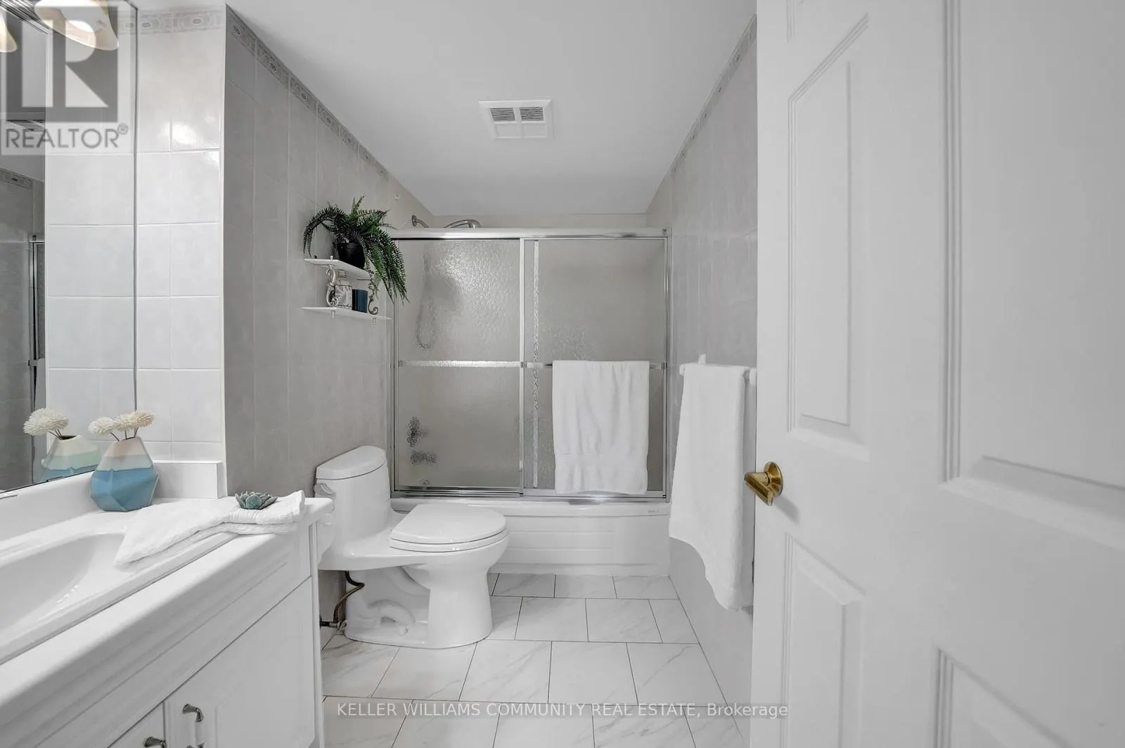 405 - 900 WILSON ROAD N, #405