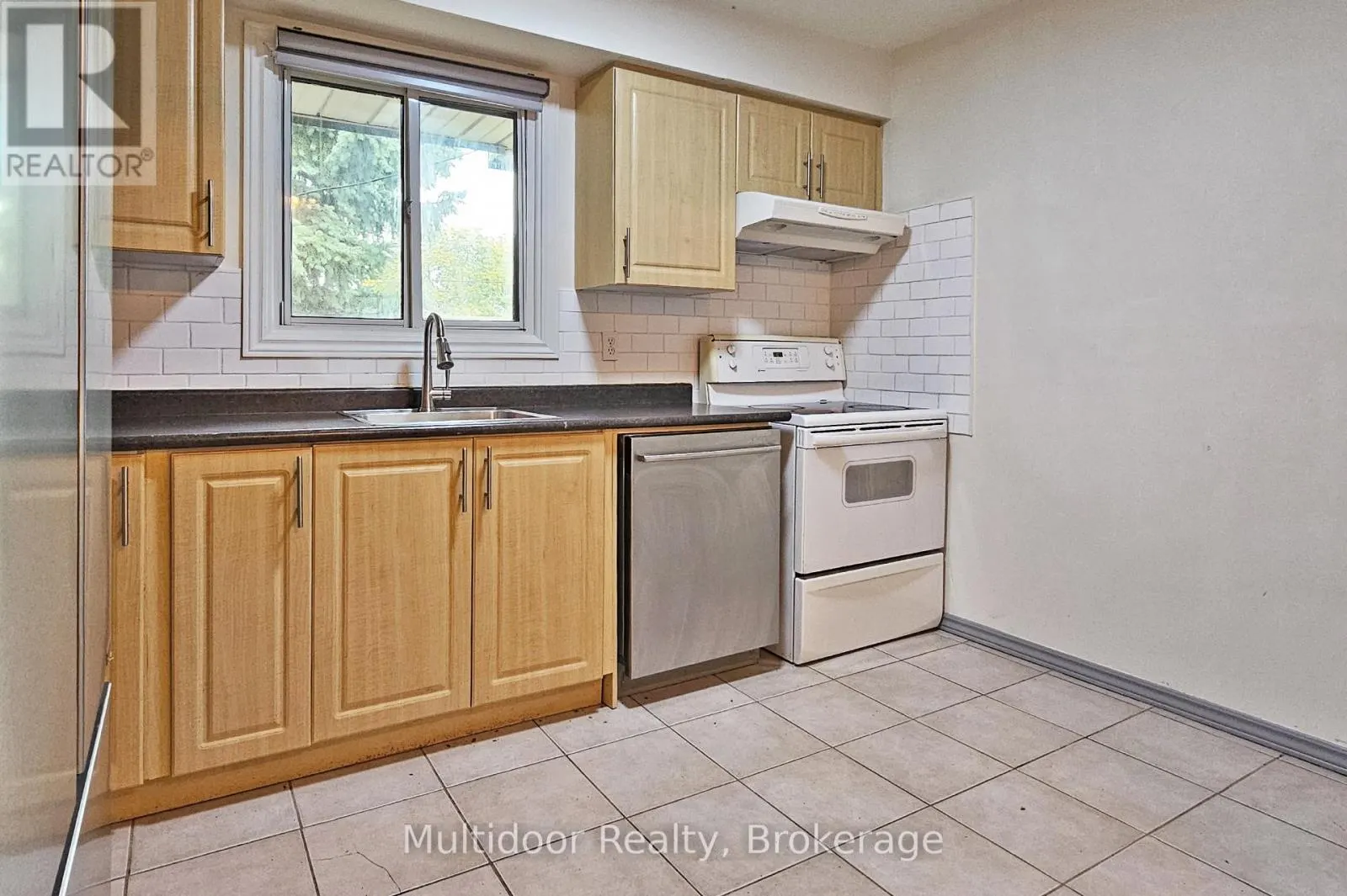 2 - 1100 OXFORD STREET