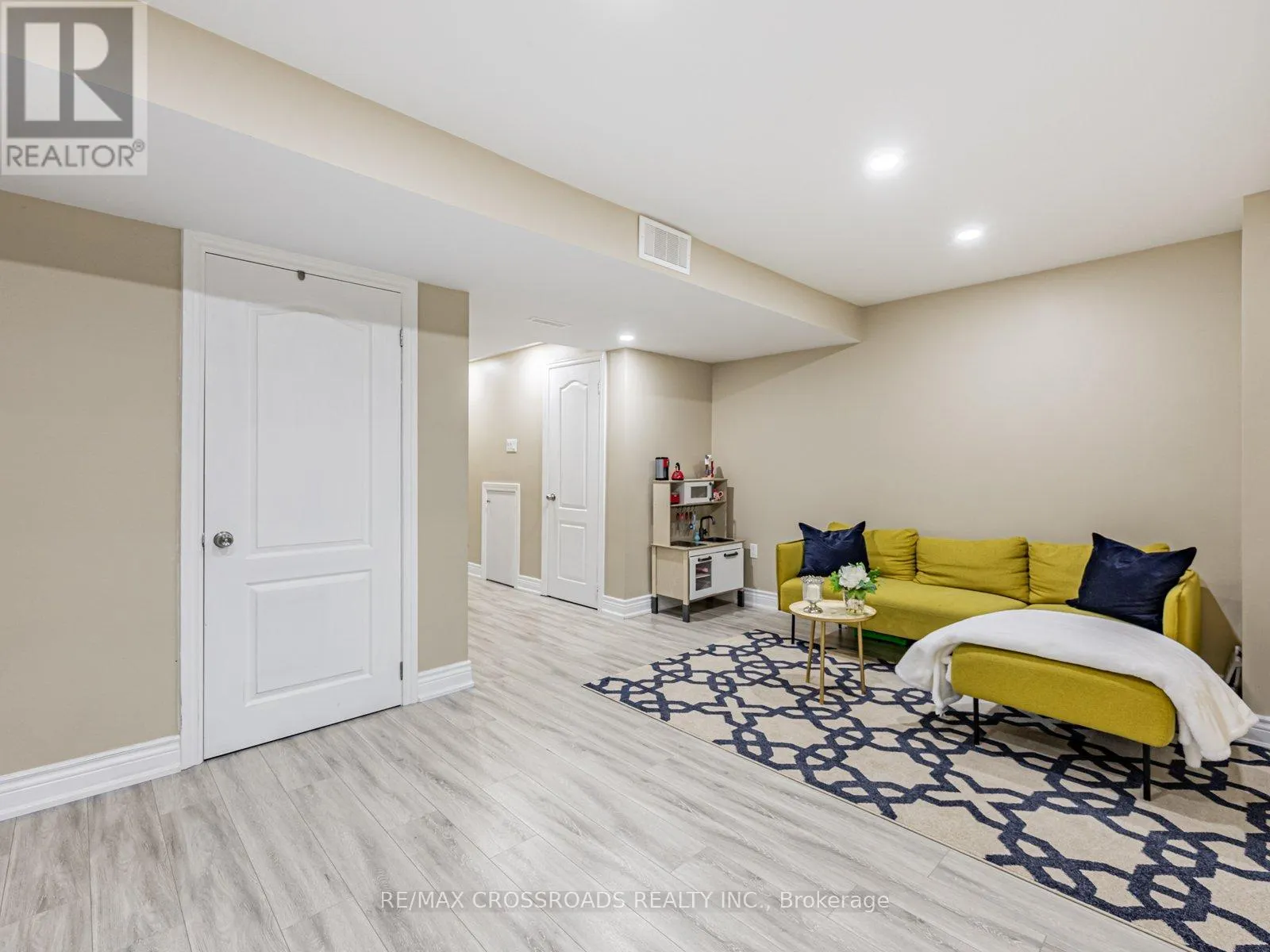 432 SPARROW CIRCLE