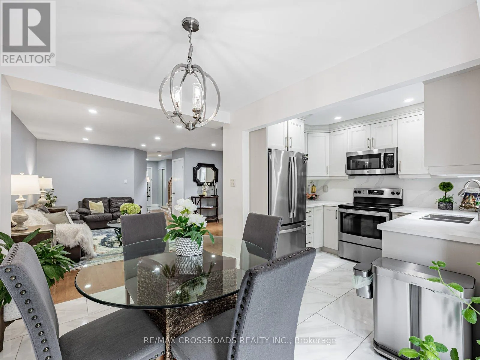 432 SPARROW CIRCLE