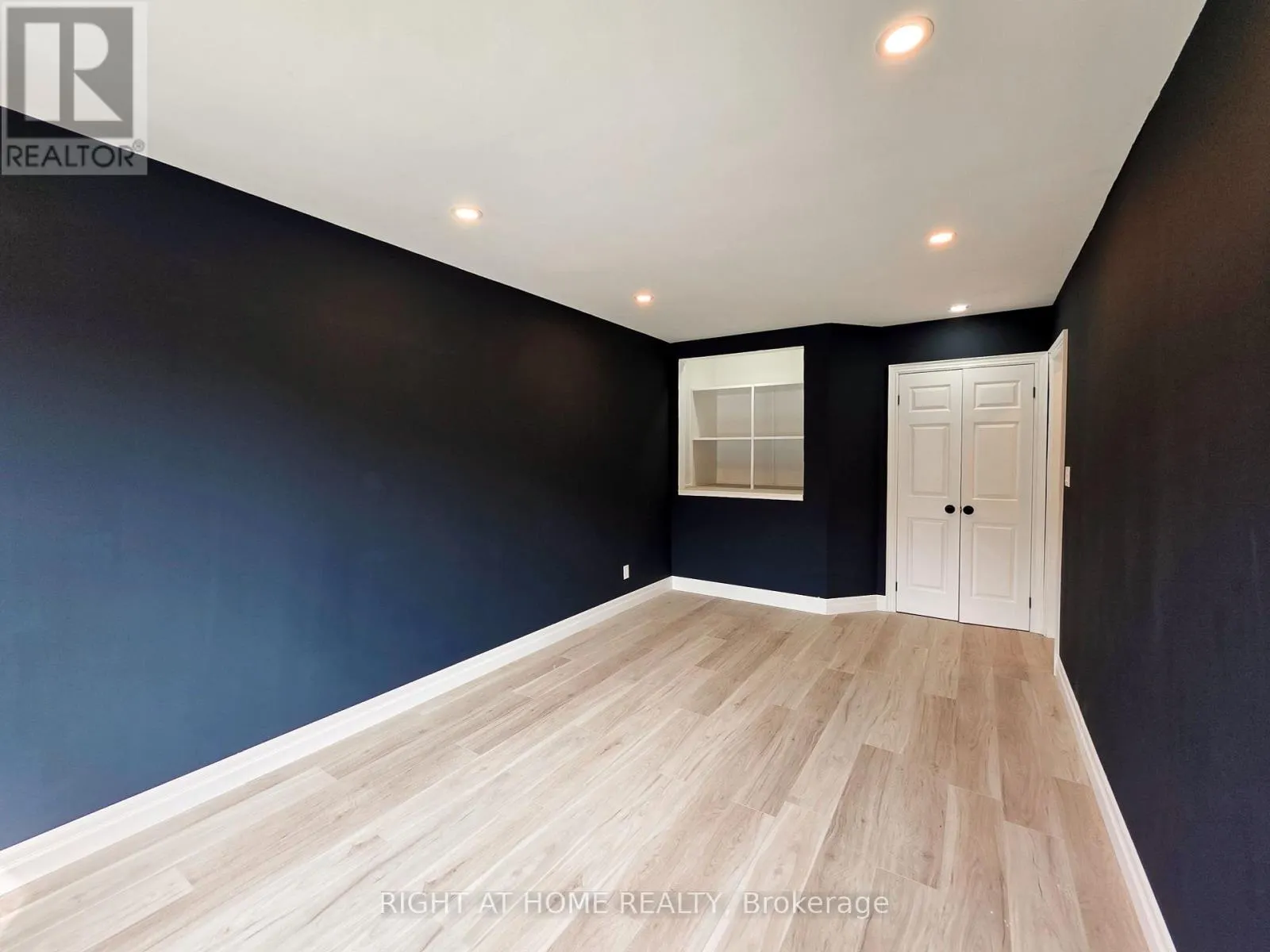 MAIN FLOOR - 385 MARY STREET N