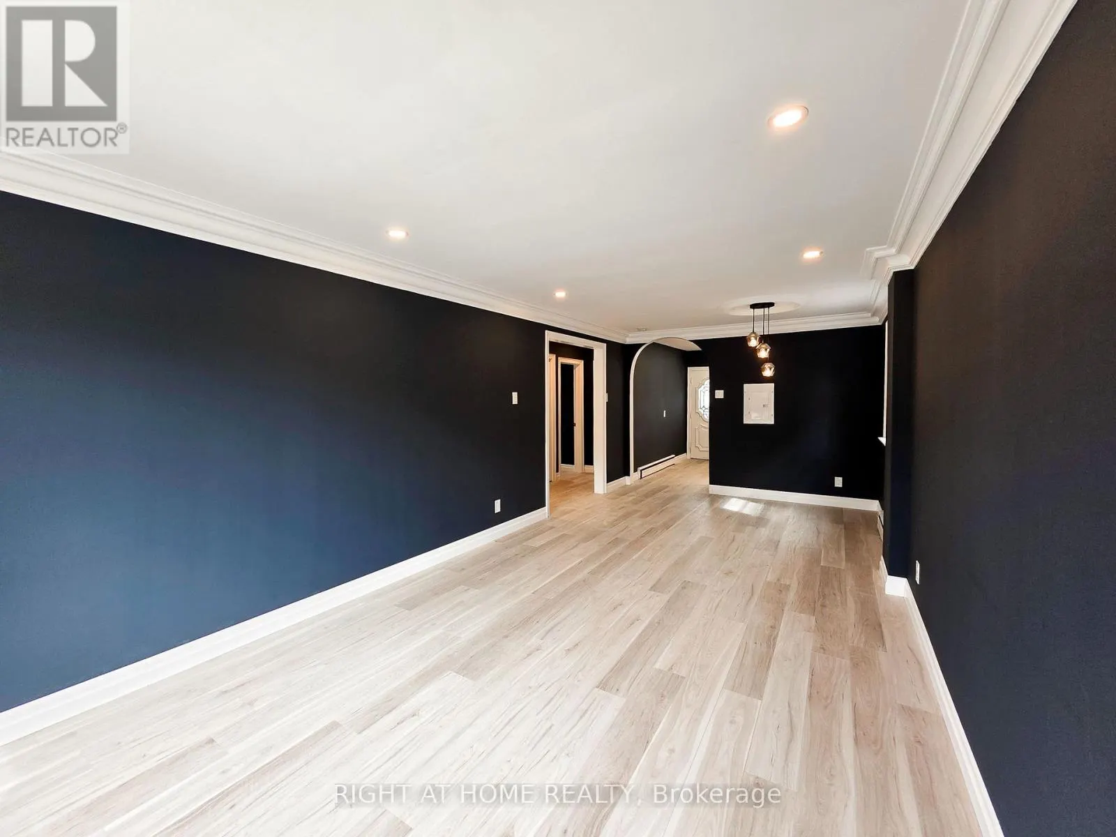 MAIN FLOOR - 385 MARY STREET N