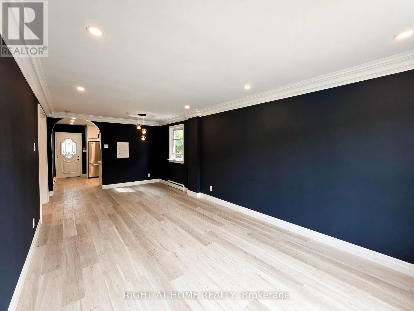 MAIN FLOOR - 385 MARY STREET N