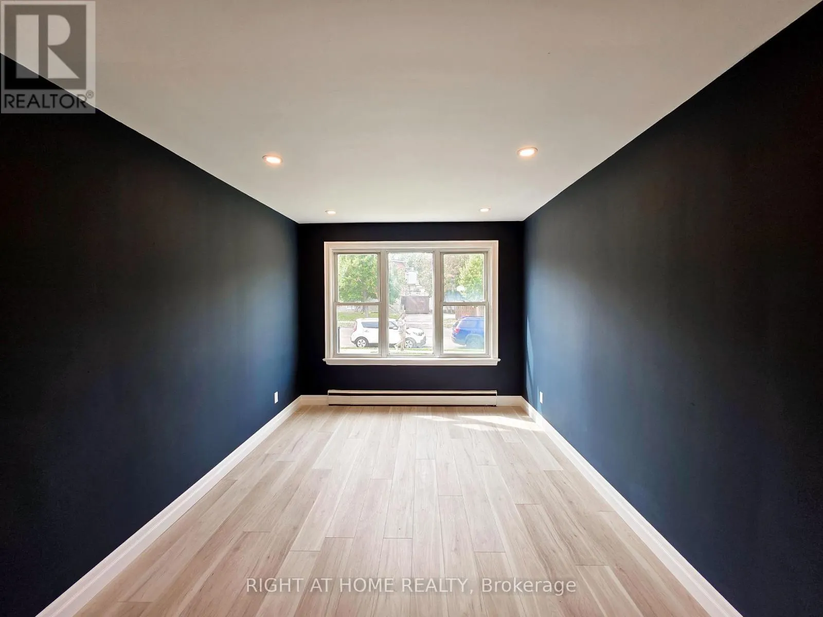 MAIN FLOOR - 385 MARY STREET N