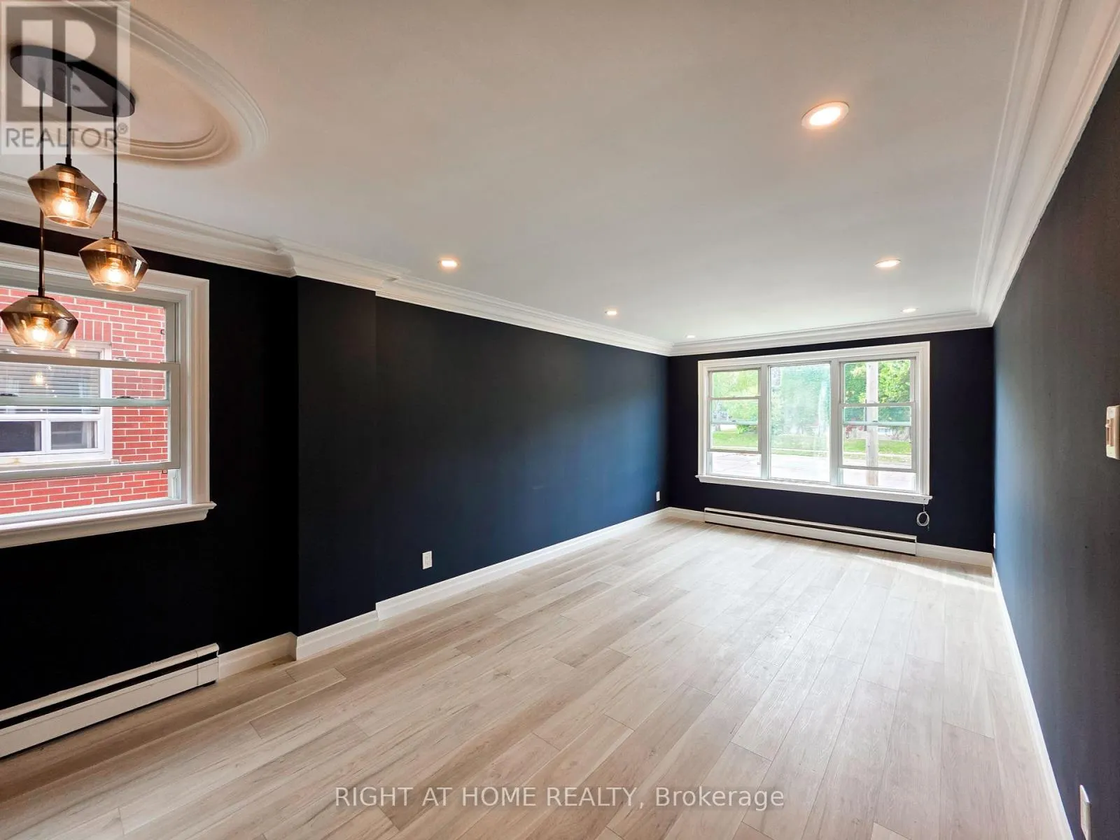 MAIN FLOOR - 385 MARY STREET N
