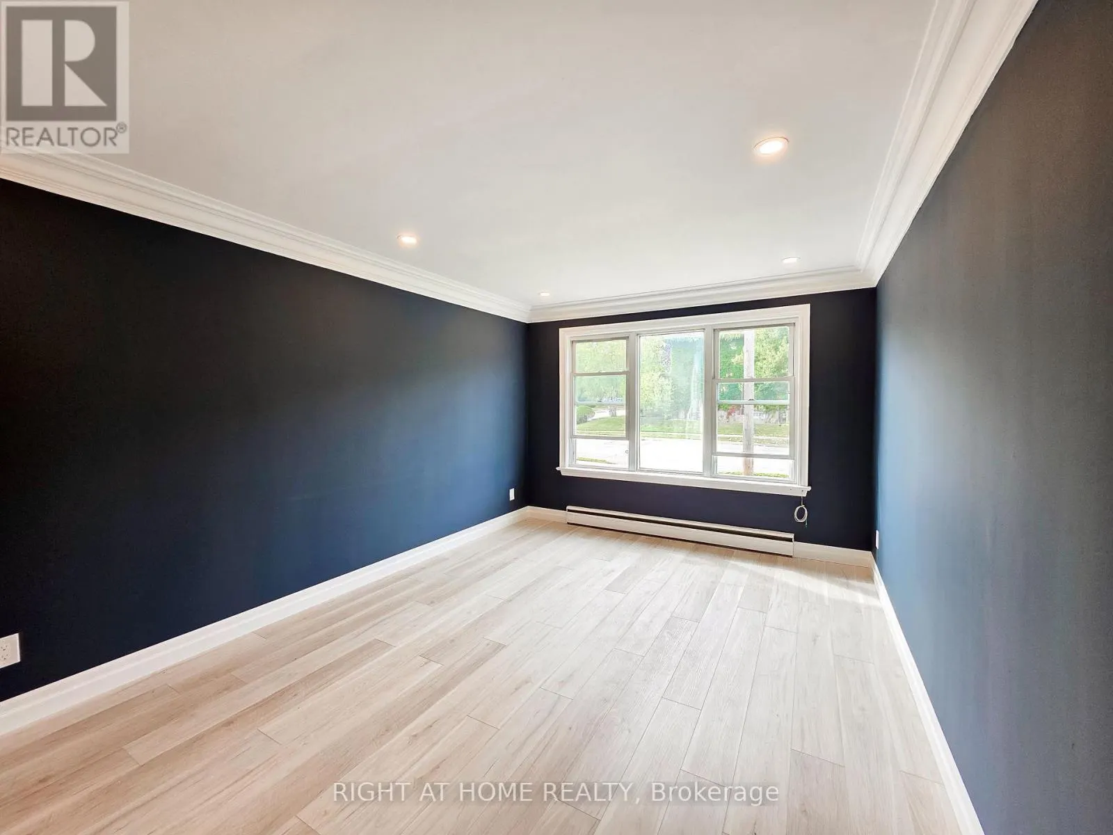MAIN FLOOR - 385 MARY STREET N