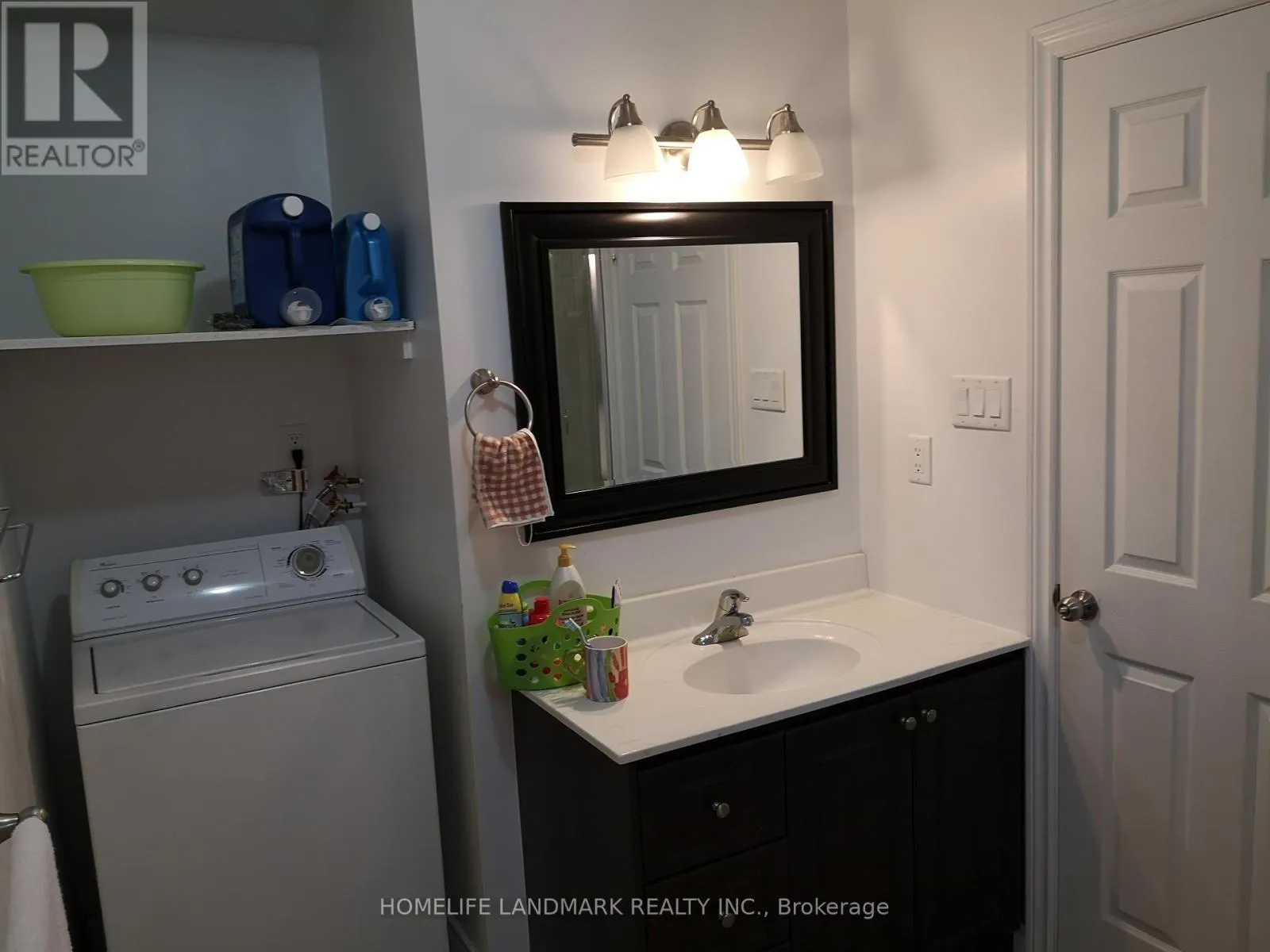 UNIT1 - 22 GLENDINNING AVENUE