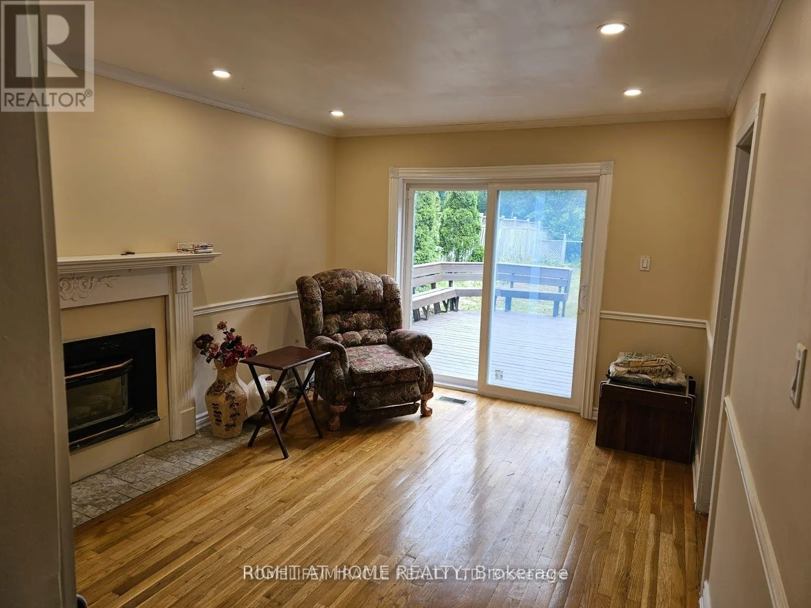 MAIN - 730 SHEPPARD AVENUE