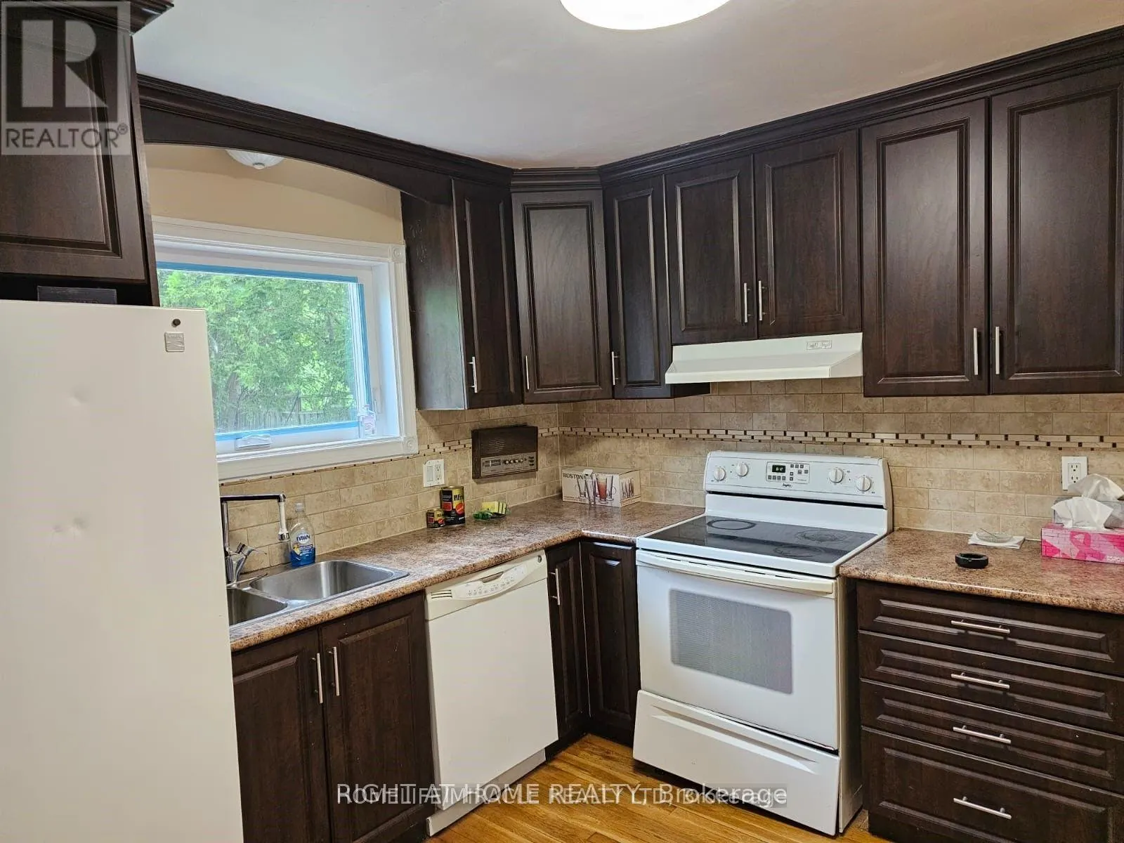 MAIN - 730 SHEPPARD AVENUE