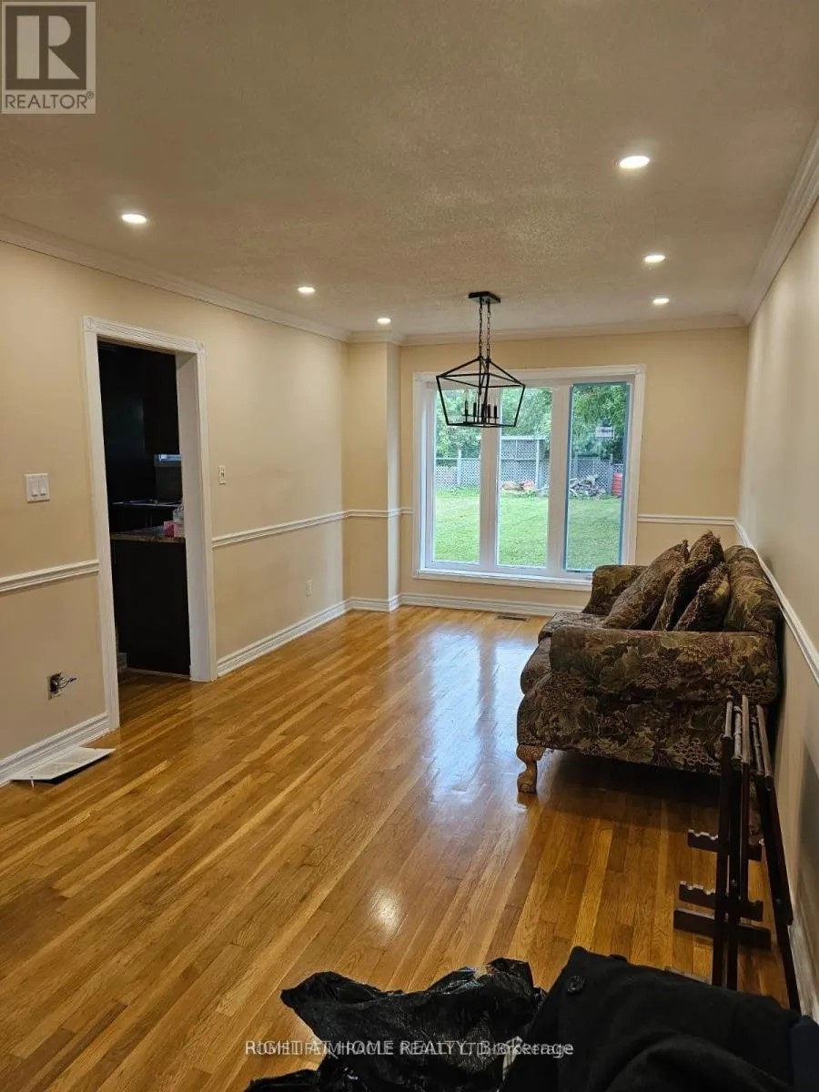 MAIN - 730 SHEPPARD AVENUE