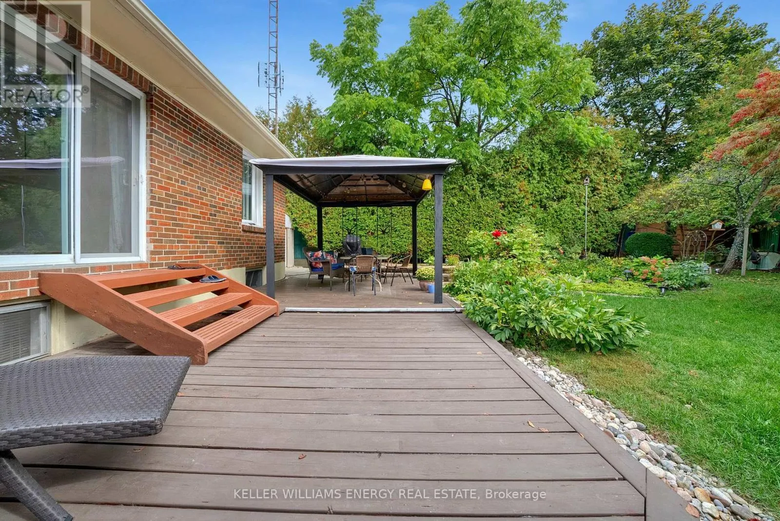 607 NEWMAN CRESCENT